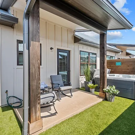 Serengeti New Build With Hot Tub